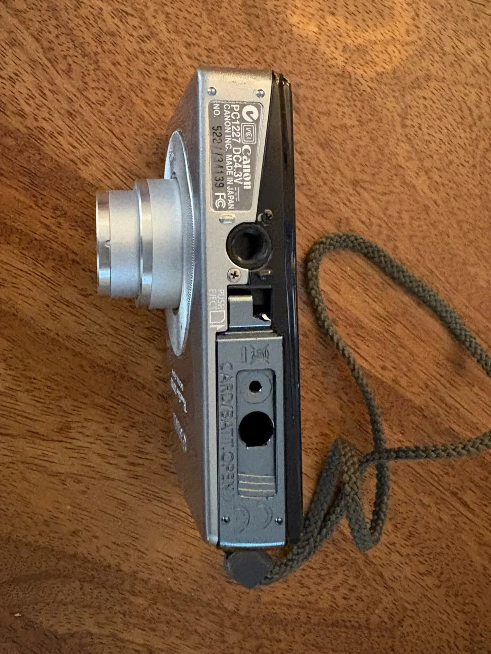 (SELLING FOR PARTS) Canon PowerShot SD750 Digital Elph